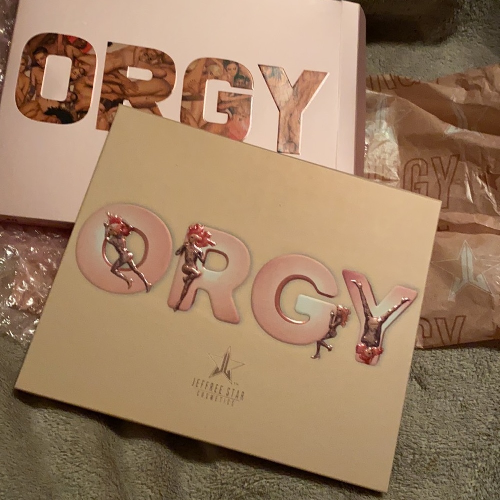 Jeffree Star Cosmetics nude palette
